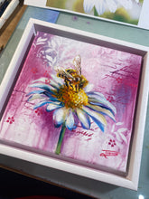Load image into Gallery viewer, Daisy Bee
